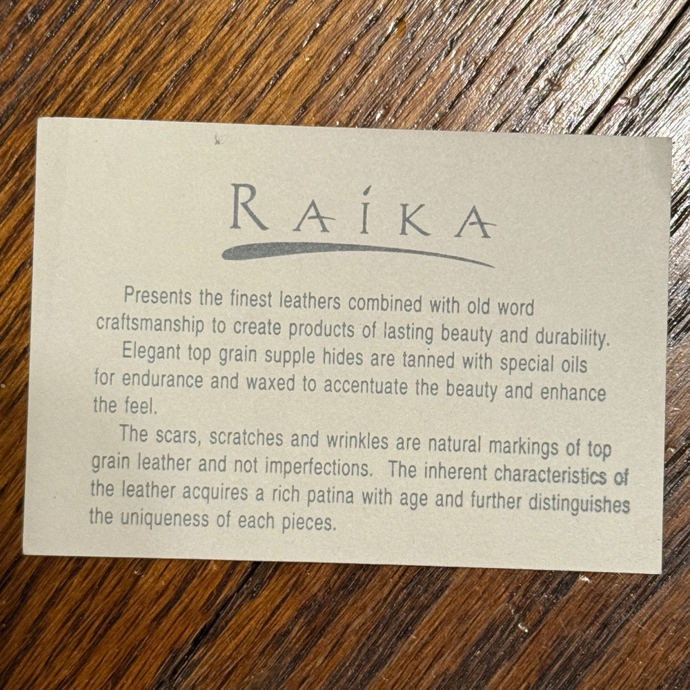 Raika LUV Paperweight - Picture 2 of 3